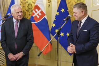 Bývalý prezident ČR Václav Klaus a predseda vlády SR Robert Fico (Smer-SD) počas spoločného vyhlásenia po stretnutí na Úrade vlády SR v Bratislave.