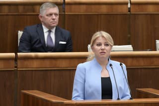 Na snímke prezidentka SR Zuzana Čaputová (uprostred) počas vystúpenia v pléne Národnej rady SR .
