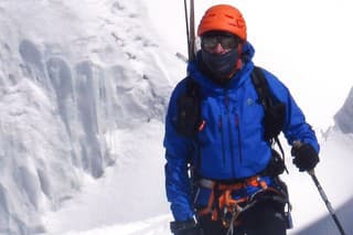 Peter Hámor. Trojica skúsených horolezcov sa chystá vyjsť juhovýchodnou stenou sedemtisícovky.

