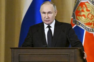 Ruský prezident Vladimir Putin vystupuje s príhovorom pred príslušníkmi Federálnej bezpečnostnej služby (FSB) v Moskve.