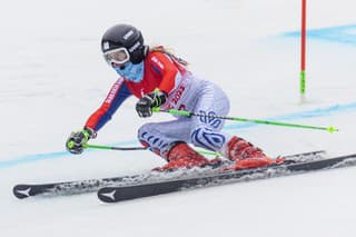 Slovenská reprezentantka v paraalpskom lyžovaní Alexandra Rexová v obrovskom slalome zrakovo znevýhodnených žien na zimných paralympijských hrách v Pekingu.