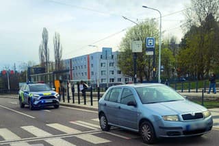 V Bratislave došlo na priechode pre chodcov k zrážke auta a dievčaťa