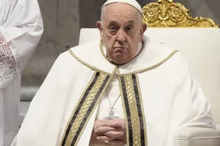 Pápež umyl