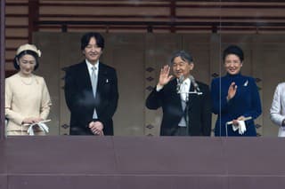 Japonský cisár a kráľovská rodina zdravia verejnosť.