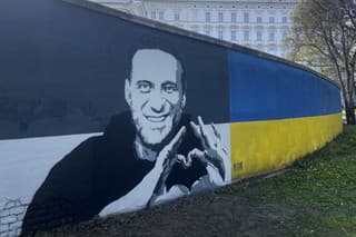 Maľba s portrétom zosnulého ruského opozičného lídra Alexeja Navaľného na múre vo Viedni 27. marca 2024.