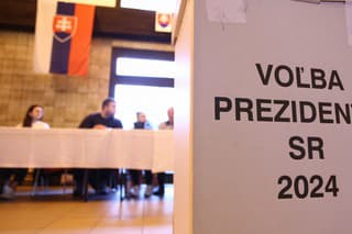 Volebná miestnosť v budove železničnej stanice v meste Krásno nad Kysucou.