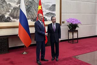 Ruský minister zahraničných vecí Sergej Lavrov počas stretnutia v Pekingu.