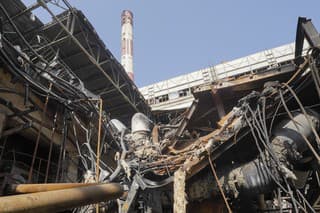 Poškodená tepelná elektráreň, ktorú nedávno zničili ruské rakety neďaleko ukrajinského mesta Charkov.