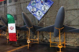 Iránske bezpilotné lietadlá (UAV) počas ceremónie v Teheráne. 