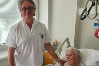 V Nitre absolvovala výmenu hlavice stehnovej kosti 105-ročná pacientka.