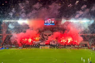 Ultras Spartak Trnava a skupina Mladá Trnava počas derby so Slovanom zaujali ich pyroshow. 