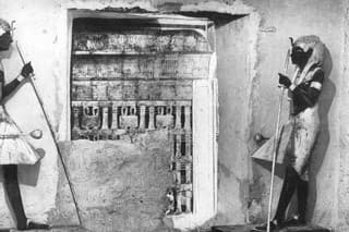Prvý pohľad na odkrytú hrobku faraóna