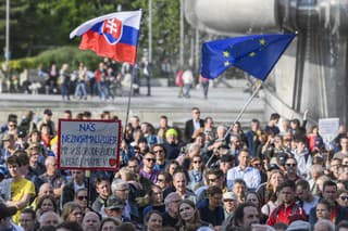 Účastníci protivládneho protestu hnutia Progresívne Slovensko v Bratislave