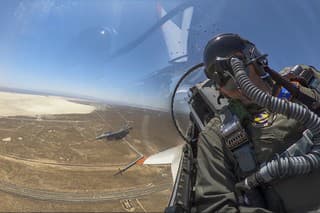 Šéf sekcie vzdušných síl USA letel v stíhačke F-16, ktorú ovládala umelá inteligencia. 