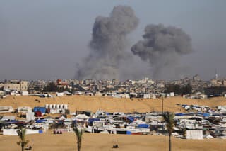 Izraelské jednotky ovládli palestínsku stranu priechodu Rafah.