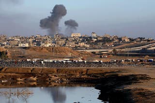 Izraelské jednotky ovládli palestínsku stranu priechodu Rafah.