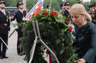 Zuzana Čaputová si pri Hrobe neznámeho vojaka v Bratislave uctila obete II. svetovej vojny.
