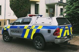 Banskobystrická polícia preverovala 14 pobočiek VÚB a 5 predajní elektrotechniky a prijala oznámenie od 85 škôl kvôli vyhrážkam o výbušninách.