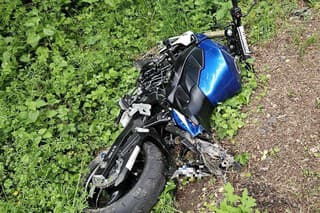 Tragická dopravná nehoda sa stala na ceste medzi obcami Osuské a Prietrž.