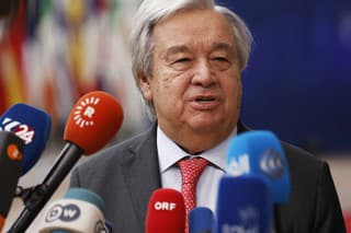Generálny tajomník OSN António Guterres odpovedá na otázky novinárov počas príchodu na dvojdňový summit EÚ v Bruseli vo štvrtok 21. marca 2024