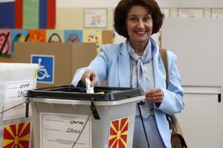 Na snímke víťazka prezidentských volieb Gordana Siljanovská-Davkovová.
