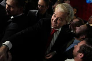V holandských voľbách zvíťazila Wildersova krajne pravicová Strana za slobodu
