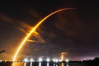 Z Kennedyho vesmírneho centra v americkom štáte Florida vo štvrtok ráno úspešne odštartovala raketa Falcon 9 spoločnosti SpaceX,
