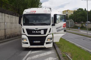 Poľský kamionista zavinil nehodu v Žiline, po zrážke nafúkal.