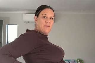 Tehotná žena má gigantické brucho