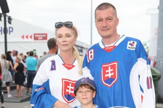 Ikona bratislavského Slovana Richard Kapuš s jeho polovičkou Andreou a jedným z troch vnukov.