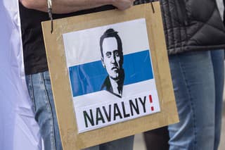  Plagát zosnulého vodcu ruskej opozície Alexeja Navaľného († 47).