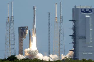 Prvý testovací štart rakety Atlas V, ktorá má vyniesť do vesmíru kozmickú loď Starliner spoločnosti Boeing na floridskom Myse Canaveral.