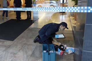  Vandal v noci na pondelok poškodil budovu amerického konzulátu v Sydney.