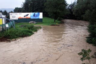 Rozvodnená rieka Nitra.
