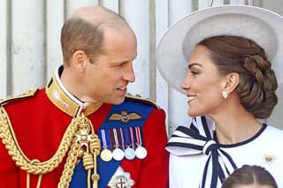William pôsobil hrdo a šťastne, že má opäť po svojom boku očarujúcu Kate.