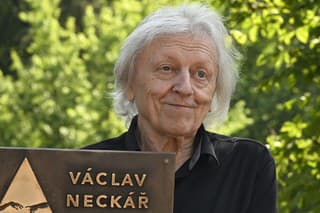 Václav Neckář si počas festivalu Film Square prevzal ocenenie Artist’s Mission Award za celoživotný umelecký a spoločenský prínos.