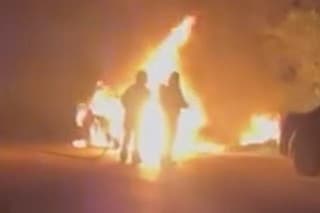 Polícia objasňuje požiar auta na Vlčom hrdle v Bratislave.