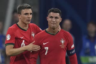 Ronaldo sa rozplakal priamo počas osemfinálového súboja proti Slovinsku.