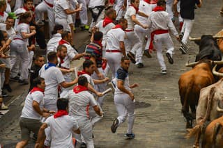 Na prvom behu s býkmi v Pamplone sa zúčastnili tisíce ľudí