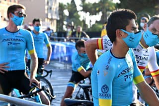 Organizátori cyklistických pretekov Tour de France sprísnili opatrenia na zabránenie šírenia ochorenia Covid-19.