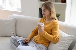 Slováci si na home office zvykli, do kancelárie sa im nechce. 