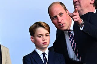 Princ George je v poradí druhým následníkom britského trónu
