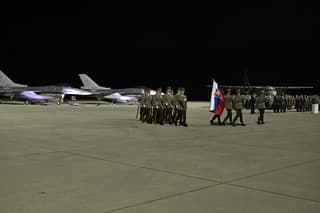 Ceremoniál pri príležitosti príletu dvoch slovenských stíhačiek F-16.
