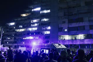 V Neapole sa zrútil balkón, o život prišli 2 osoby a 13 je zranených.