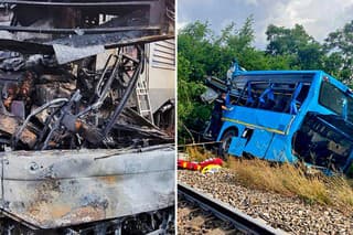 Polovica autobusu zhorela do tla, Druhá časť skončila po zrážke v priekope.