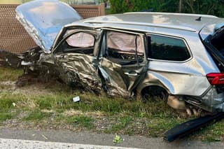 Na ceste II/512 v časti Krvavé šenky došlo k čelnej zrážke dvoch vozidiel.