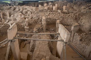 Nálezisko Göbekli Tepe sa nachádza v Turecku.