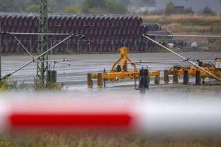 Nepoužité rúry pre plynovod Nord Stream 2 v Baltskom mori sú uložené v Lubmine 27. septembra 2022.