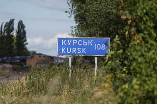 Na snímke tabuľa s nápisom Kursk 108 km sa a nachádza v Sumskej oblasti na severovýchode Ukrajiny pri hraniciach s Ruskom.