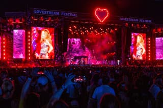 Bratislavské Vajnory -  Na starom letisku vystaval rozsiahly areál tretí ročník festivalu Lovestream.